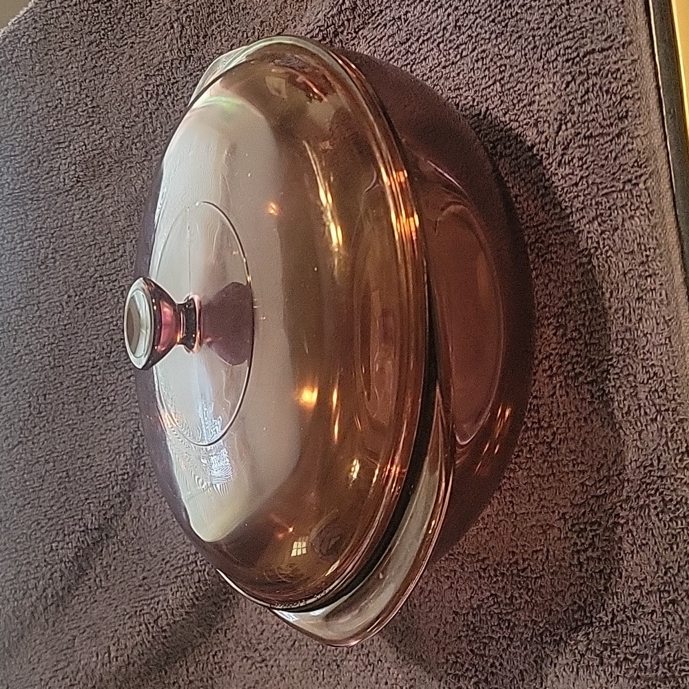 Pyrex Cranberry D18 round 2qt with lid. Rare and discontinued. EXCELLENT SHAPE! - Picture 3 of 5